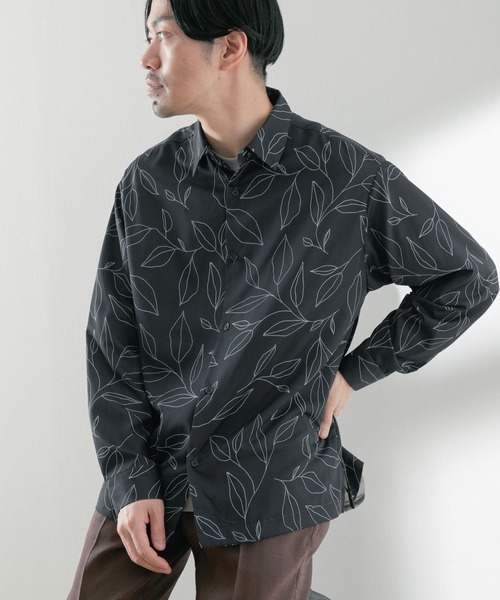ITEMS URBANRESEARCH(アイテムズ アーバンリサーチ)の「リーフプリント ロングスリーブシャツ(シャツ/ブラウス・メンズ・グリーン/ベージュ/ネイビー・MEDIUM/LARGE)」の3枚目の写真