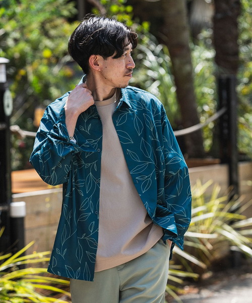 ITEMS URBANRESEARCH(アイテムズ アーバンリサーチ)の「リーフプリント ロングスリーブシャツ(シャツ/ブラウス・メンズ・グリーン/ベージュ/ネイビー・MEDIUM/LARGE)」の2枚目の写真
