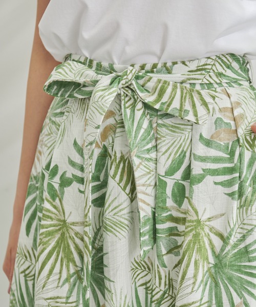 Arnold Palmer(アーノルドパーマー)の「リボンベルト リゾート フレアスカート(スカート・レディース・グリーン系その他/ネイビー/ブラック系その他/ブラウン・S/M/L)」の5枚目の写真