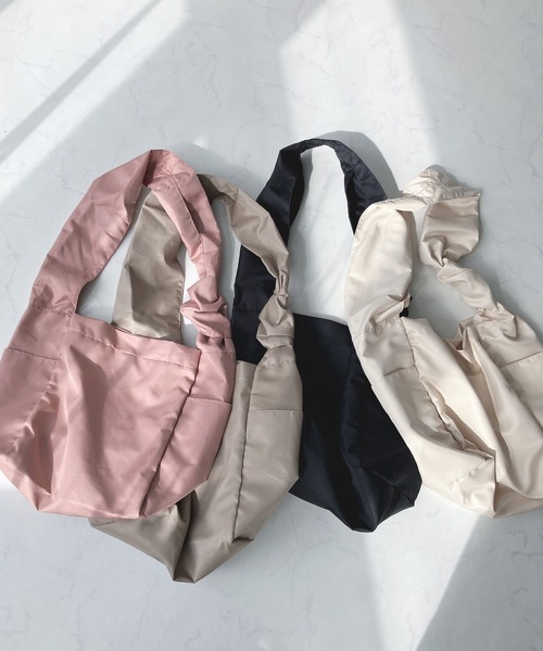 AS KNOW AS plus(アズノゥアズプラス)の「○ノットショルダーバッグ(ショルダーバッグ・レディース・アイボリー/ブラック/ピンク/ベージュ・FREE)」の6枚目の写真