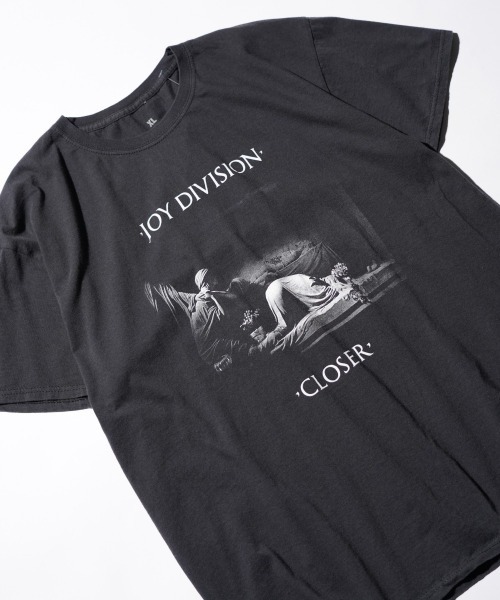 THRIFTY LOOK（スリフティールック）の「THRIFTY LOOK / スリフティールック THRIFTY "JOY DIVISION" TEE ジョイ・ディヴィジョン バンドTシャツ バンT（Tシャツ/カットソー・メンズ・ブラック・LARGE/X-LARGE/MEDIUM）」の5枚目の写真