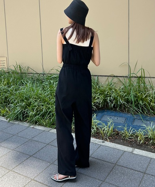 junoah(ジュノア)の「ギャザーデザインサロペット(サロペット/オーバーオール・レディース・チャコール/ナチュラル/ブラック・MEDIUM/LARGE/X-LARGE/SMALL)」の4枚目の写真