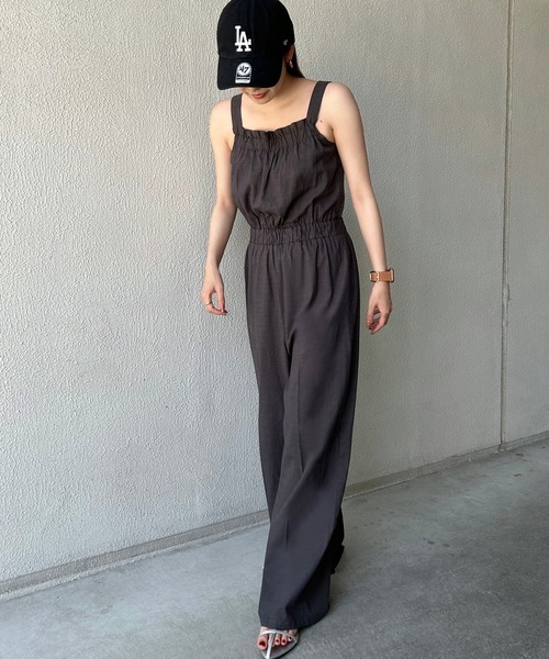 junoah(ジュノア)の「ギャザーデザインサロペット(サロペット/オーバーオール・レディース・チャコール/ナチュラル/ブラック・MEDIUM/LARGE/X-LARGE/SMALL)」の10枚目の写真