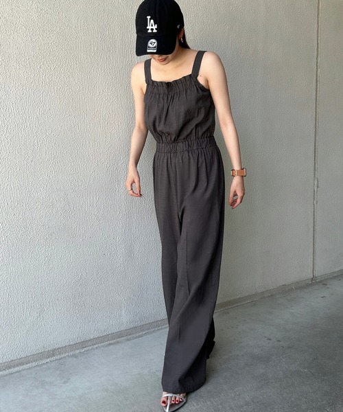 junoah(ジュノア)の「ギャザーデザインサロペット(サロペット/オーバーオール・レディース・チャコール/ナチュラル/ブラック・MEDIUM/LARGE/X-LARGE/SMALL)」の14枚目の写真