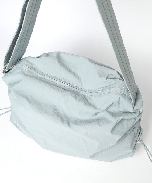 GLOBAL WORK（グローバルワーク）の「撥水軽量変形ショルダー/908118（ショルダーバッグ・レディース・アイボリー/ブラック/ライトブルー/ライトグリーン・FREE）」の21枚目の写真
