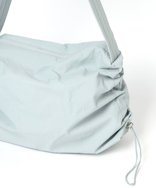 GLOBAL WORK（グローバルワーク）の「撥水軽量変形ショルダー/908118（ショルダーバッグ・レディース・アイボリー/ブラック/ライトブルー/ライトグリーン・FREE）」の17枚目の写真