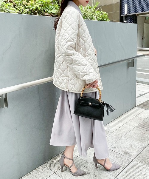 Andemiu(アンデミュウ)の「エアサーマルキルティングブルゾン199957(ダウンジャケット/コート・レディース・アイボリー/ブラック・FREE)」の7枚目の写真