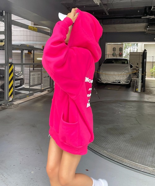 SPIRALGIRL(スパイラルガール)の「バックロゴドルマンパーカーワンピース(パーカー・レディース・ライトグレー/ピンク/ブラック・FREE)」の6枚目の写真