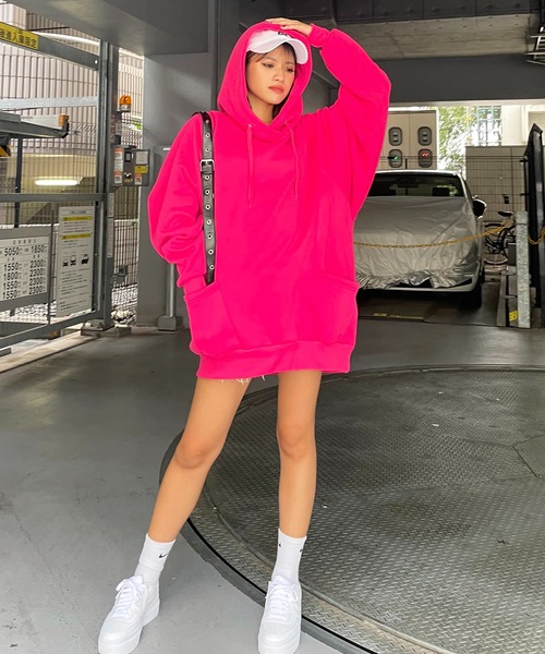 SPIRALGIRL(スパイラルガール)の「バックロゴドルマンパーカーワンピース(パーカー・レディース・ライトグレー/ピンク/ブラック・FREE)」の7枚目の写真