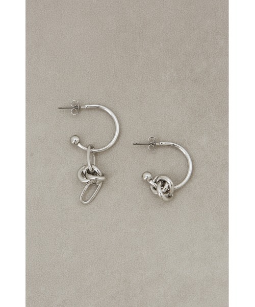 AZUL by moussy(アズールバイマウジー)の「ツイストメタルボールフープピアス(ピアス(両耳用)・レディース・シルバー/ゴールド系その他・FREE)」の1枚目の写真