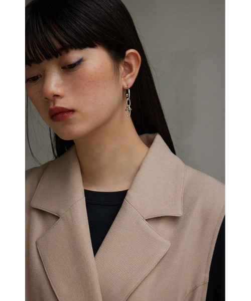 AZUL by moussy(アズールバイマウジー)の「ツイストメタルボールフープピアス(ピアス(両耳用)・レディース・シルバー/ゴールド系その他・FREE)」の7枚目の写真