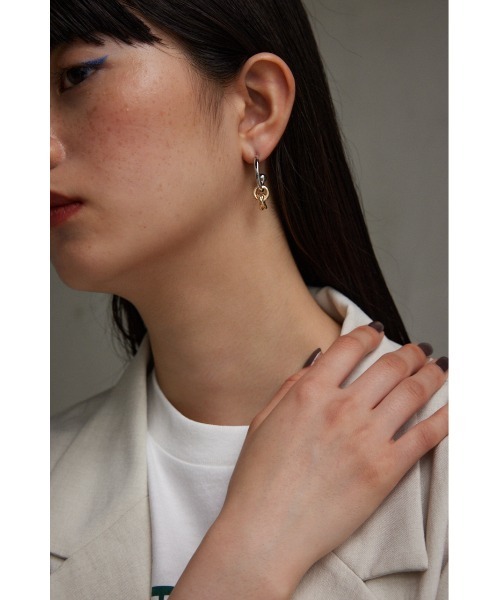 AZUL by moussy(アズールバイマウジー)の「ツイストメタルボールフープピアス(ピアス(両耳用)・レディース・シルバー/ゴールド系その他・FREE)」の12枚目の写真