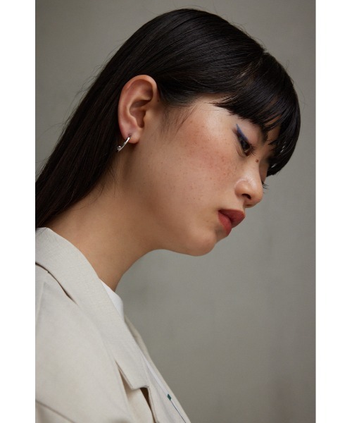 AZUL by moussy(アズールバイマウジー)の「ツイストメタルボールフープピアス(ピアス(両耳用)・レディース・シルバー/ゴールド系その他・FREE)」の14枚目の写真