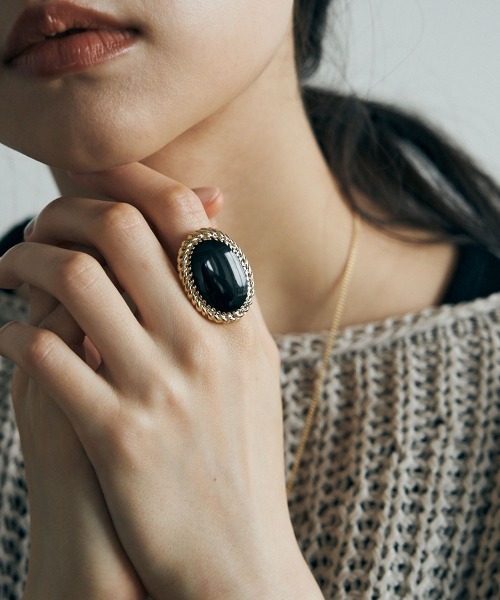 marjour（マージュール）の「MONOTONE PLATE RING（リング・レディース・アイボリー/ブラック・FREE）」の2枚目の写真