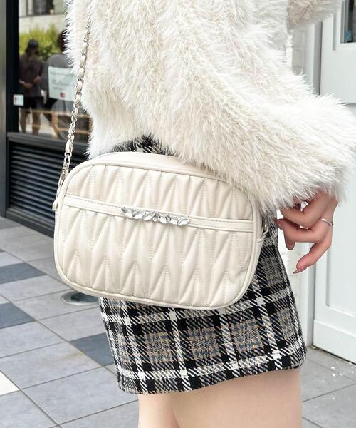 INGNI(イング)の「キルティングビジューショルダーバッグ(ハンドバッグ・レディース・ブラック/ピンク/アイボリー・ONE SIZE)」の8枚目の写真