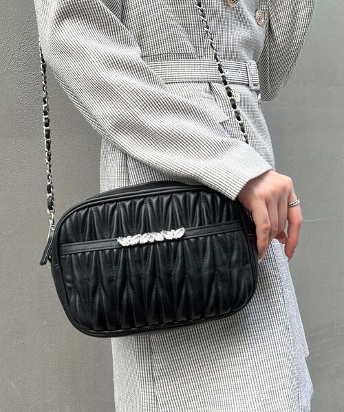 INGNI(イング)の「キルティングビジューショルダーバッグ(ハンドバッグ・レディース・ブラック/ピンク/アイボリー・ONE SIZE)」の9枚目の写真