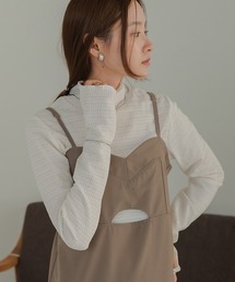ハイネック指ぬき刺繍カットソー