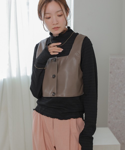 Bab(バブ)の「ハイネック指ぬき刺繍カットソー(Tシャツ/カットソー・レディース・アイボリー/ブラック/オレンジ・FREE)」の2枚目の写真