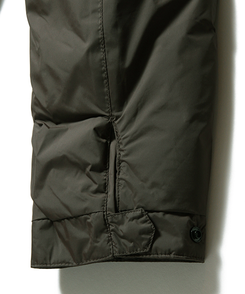 K-WAY(ケイウェイ)の「K・WAY / MANFIELD THERMO PLUS(M65型ダウンジャケット)(ブルゾン・メンズ・ダークブラウン/ネイビー・L/M/S)」の8枚目の写真