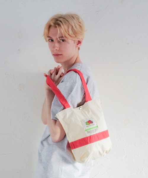 FRUIT OF THE LOOM(フルーツオブザルーム)の「NYLON TOTEBAG M / ナイロントートバッグ / カジュアル / デイリー / ジェンダーレス(トートバッグ・メンズ・ブラック/ブルー/アイボリー/レッド/グレー/グリーン/ミント/チャコールグレー/ピンク/ネイビー/杢グレー/オリーブ/カーキ/ブルーグレー/バイオレット・FREE)」の2枚目の写真