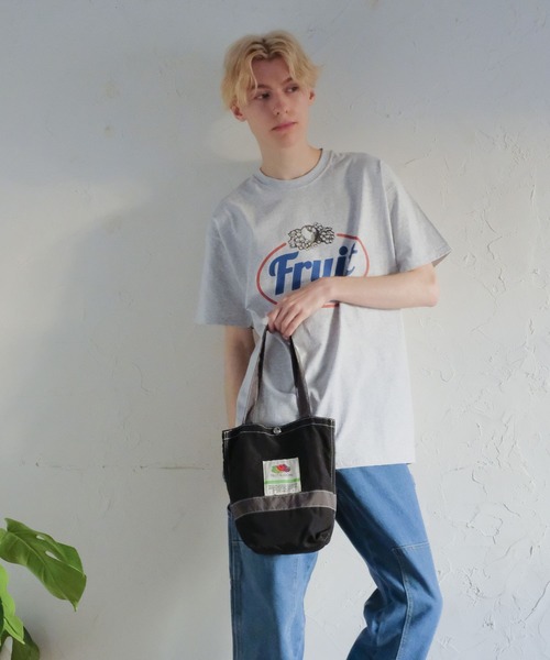 FRUIT OF THE LOOM(フルーツオブザルーム)の「NYLON TOTEBAG M / ナイロントートバッグ / カジュアル / デイリー / ジェンダーレス(トートバッグ・メンズ・ブラック/ブルー/アイボリー/レッド/グレー/グリーン/ミント/チャコールグレー/ピンク/ネイビー/杢グレー/オリーブ/カーキ/ブルーグレー/バイオレット・FREE)」の3枚目の写真