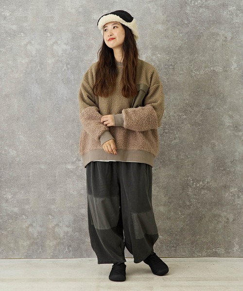 CUBE SUGAR(キューブシュガー)の「WEB限定ピグメント加工スウェットパッチワークパンツ(スウェットパンツ・レディース・パープル/スミクロ/グレイッシュベージュ・M)」の4枚目の写真