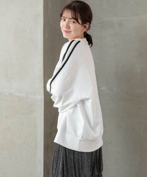 RETRO GIRL（レトロガール）の「ライントレーナー（Tシャツ/カットソー・レディース・オフホワイト/ホワイト系その他/ダークブルー・FREE）」の4枚目の写真