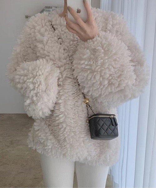 AMELY（エミリー）の「ボアプルオーバー（その他トップス・レディース・ベージュ/ブラック/ブルー/グレー/ブラウン・フリー）」の4枚目の写真