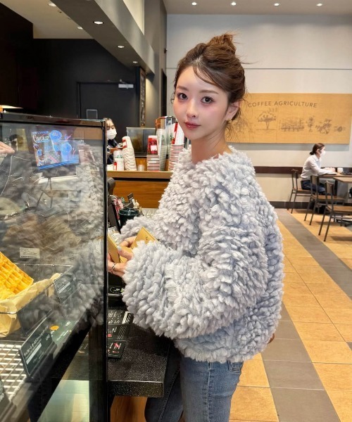 AMELY（エミリー）の「ボアプルオーバー（その他トップス・レディース・ベージュ/ブラック/ブルー/グレー/ブラウン・フリー）」の13枚目の写真