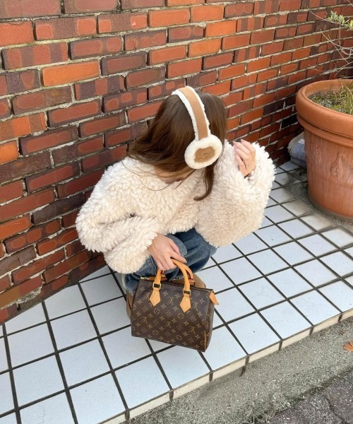 AMELY（エミリー）の「ボアプルオーバー（その他トップス・レディース・ベージュ/ブラック/ブルー/グレー/ブラウン・フリー）」の8枚目の写真