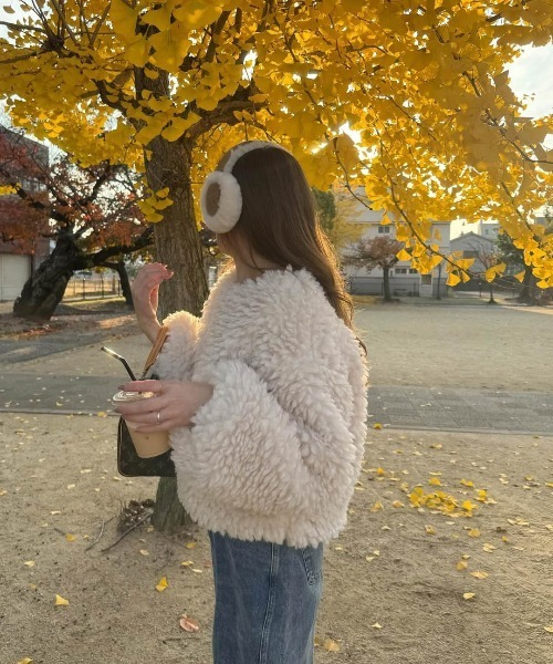 AMELY（エミリー）の「ボアプルオーバー（その他トップス・レディース・ベージュ/ブラック/ブルー/グレー/ブラウン・フリー）」の6枚目の写真