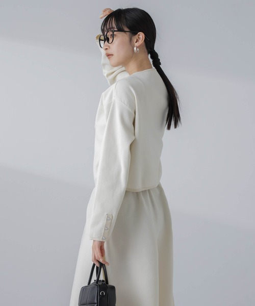 NANO universe（ナノユニバース）の「パールドットボタンニット