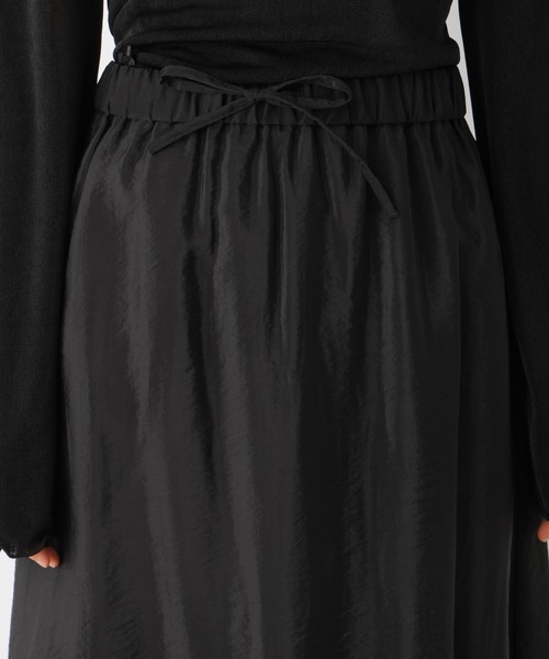 LEPSIM（レプシィム）の「【jours heureux】シャイニー切り替えフレアスカート　100719（スカート・レディース・ブラック/オフホワイト・FREE）」の19枚目の写真