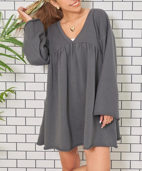 anap mimpi（アナップミンピ）の「Vネック 裏毛 フレアスリーブ スウェット ミニワンピース（ワンピース・レディース・ベージュ/ダークグレー/グレー・FREE）」の3枚目の写真