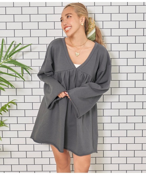 anap mimpi（アナップミンピ）の「Vネック 裏毛 フレアスリーブ スウェット ミニワンピース（ワンピース・レディース・ベージュ/ダークグレー/グレー・FREE）」の16枚目の写真