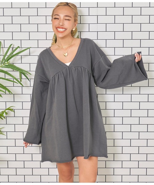 anap mimpi（アナップミンピ）の「Vネック 裏毛 フレアスリーブ スウェット ミニワンピース（ワンピース・レディース・ベージュ/ダークグレー/グレー・FREE）」の4枚目の写真