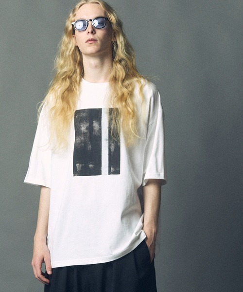 メゾンスペシャル アブストラクトハンドプリントオーバーサイズクルーネックTシャツ UNISEX》Abstract Hand-Printed Oversized Stitched Crew Neck T-shirt