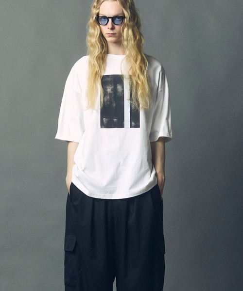 MAISON SPECIAL(メゾンスペシャル)の「《UNISEX》Abstract Hand-Printed Oversized Crew Neck T-shirt/アブストラクトハンドプリントオーバーサイズクルーネックTシャツ【MAISON SPECIAL/メゾンスペシャル】(Tシャツ/カットソー・メンズ・ホワイト/ブラック・1/2)」の11枚目の写真