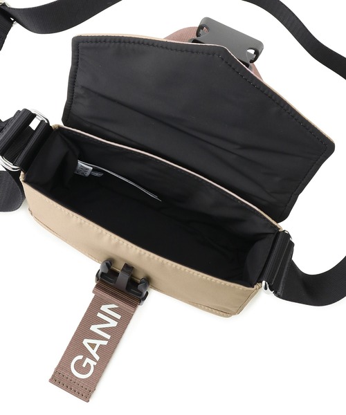 【GANNI】アダムエロペコラボ ショルダーバッグ ガニー」がアダム エ ロペとのトートバッグを発売、アジア