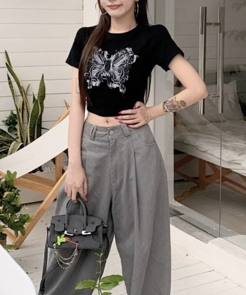 .KOM(ドットコム)の「A'GEM/9 × .kom 『.KOM/ドットケーオーエム』 蝶クロップTシャツ(Tシャツ/カットソー・レディース・ブラック/ホワイト/カーキ・L/M)」の16枚目の写真
