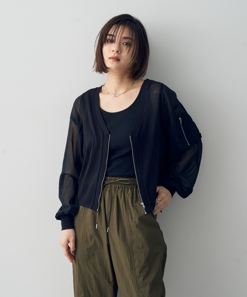 Editt by YECCA VECCA(エディットバイイェッカヴェッカ)の「MA-1風シアーニットカーディガン(カーディガン/ボレロ・レディース・ブラック/ライトベージュ/ダークベージュ・FREE)」の2枚目の写真