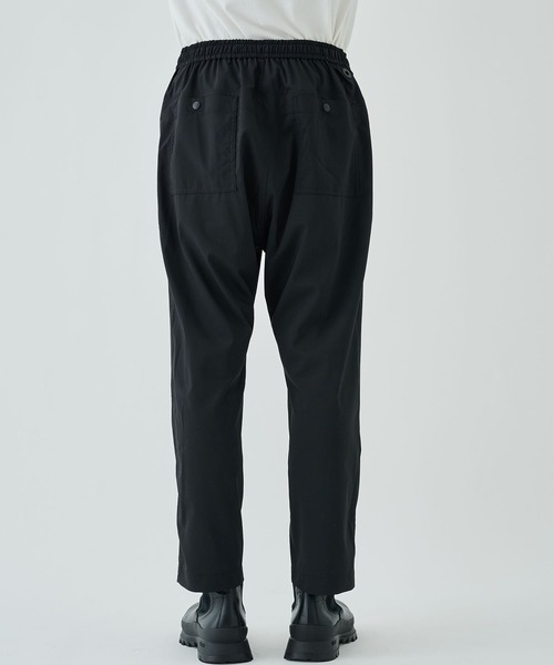 WHITE MOUNTAINEERING(ホワイトマウンテニアリング)の「TAPERED PANTS(スラックス・メンズ・ブラック/ネイビー・1/2)」の8枚目の写真