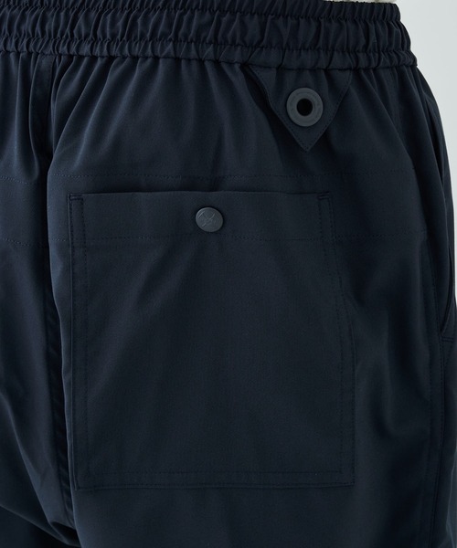 WHITE MOUNTAINEERING(ホワイトマウンテニアリング)の「TAPERED PANTS(スラックス・メンズ・ブラック/ネイビー・1/2)」の19枚目の写真