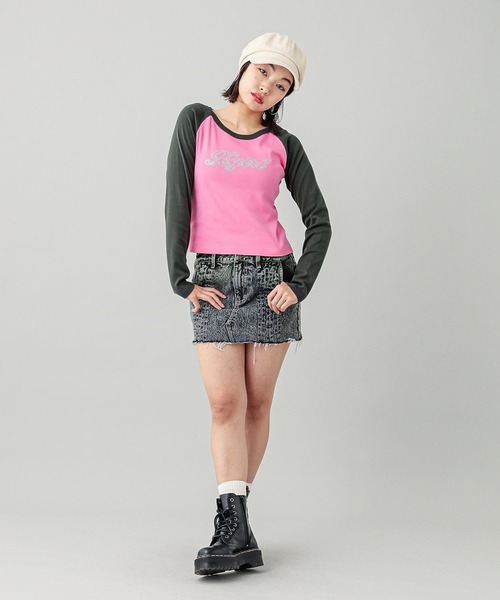 X-girl（エックスガール）の「RHINESTONE SCRIPT LOGO L/S