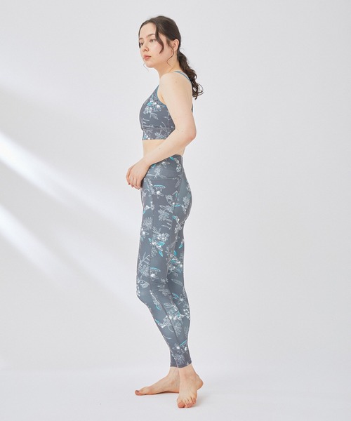 NERGY（ナージー）の「【HIBIYA-KADAN×NERGY】UV＆水陸両用 ボタニカル柄スポーツレギンス（レギンス/スパッツ・レディース・クリーム/チャコールグレー・S/M/L）」の5枚目の写真