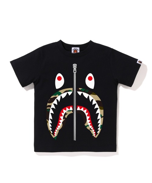 A BATHING APE(アベイシングエイプ)の「1ST CAMO SHARK TEE(Tシャツ/カットソー・キッズ・ホワイト×グリーン/ブラック×グリーン/ブラック×イエロー/ホワイト×イエロー・100/120/110/140/130)」の4枚目の写真