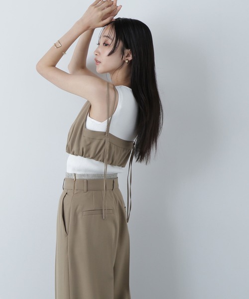 NATURAL BEAUTY BASIC(ナチュラルビューティーベーシック)の「◇ビスチェ&レイヤードライクパンツ(パンツドレス・レディース・チャコールグレー/ベージュ・MEDIUM)」の1枚目の写真
