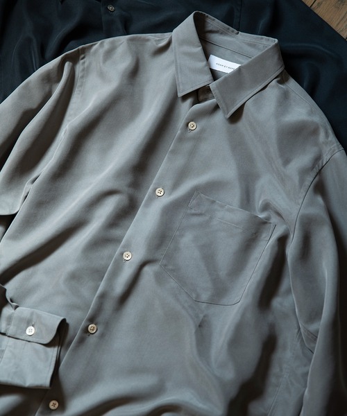 ADAM ET ROPE'(アダムエロペ)の「リラックス ドレープ レーヨンスエード とろみレギュラーカラーシャツ / イージーケア / 3シーズン着用可能 / ユニセックス(シャツ/ブラウス・メンズ・ブラック/ベージュ/キナリ/グリーン系その他2/ブルー系その他5・M/L)」の1枚目の写真