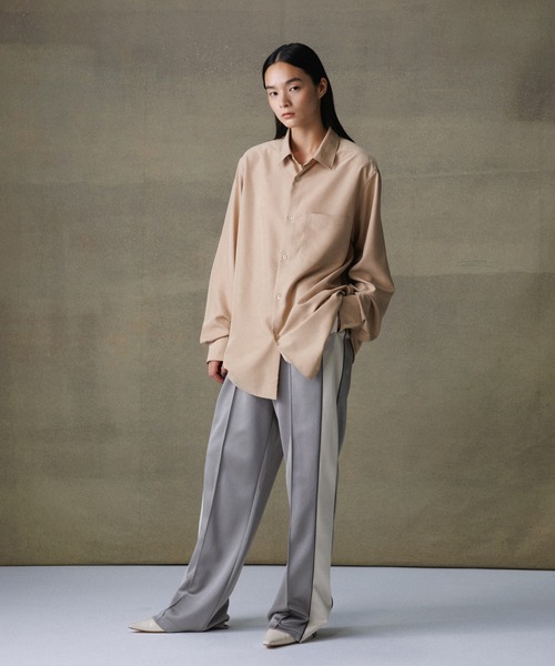 ADAM ET ROPE'(アダムエロペ)の「リラックス ドレープ レーヨンスエード とろみレギュラーカラーシャツ / イージーケア / 3シーズン着用可能 / ユニセックス(シャツ/ブラウス・メンズ・ブラック/ベージュ/キナリ/グリーン系その他2/ブルー系その他5・M/L)」の22枚目の写真