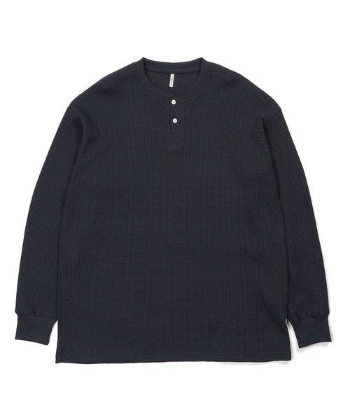 The DUFFER of ST.GEORGE（ザダファーオブセントジョージ）の「RELAX FIT WAFFLE HENLEY NECK L/S TEE：リラックスフィット ワッフル ヘンリーネック ロンTEE（Tシャツ/カットソー・メンズ・オフホワイト/マルーン/ネイビー/ブラック・X-LARGE/LARGE/MEDIUM/SMALL）」の17枚目の写真